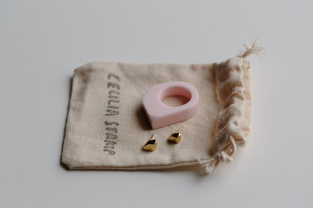 LauraSpring1's tweet photo. @cealstamp and her wonderful wares are with us at the #greywolf Christmas Sale this Friday! https://t.co/RWAiO8QHC6 #jewellery #chunkring https://t.co/LNFkmWUZnF