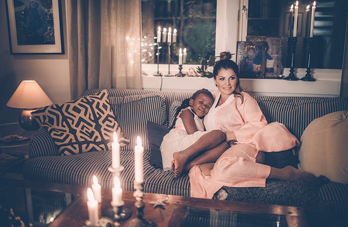 Carola i exklusiv intervju: ”En dröm blir sann, nu lämnar vi Sverige för Sydafrika” amelia.se/artiklar/carol… #carola <a href="/CarolaOfficial/">Carola Häggkvist</a>