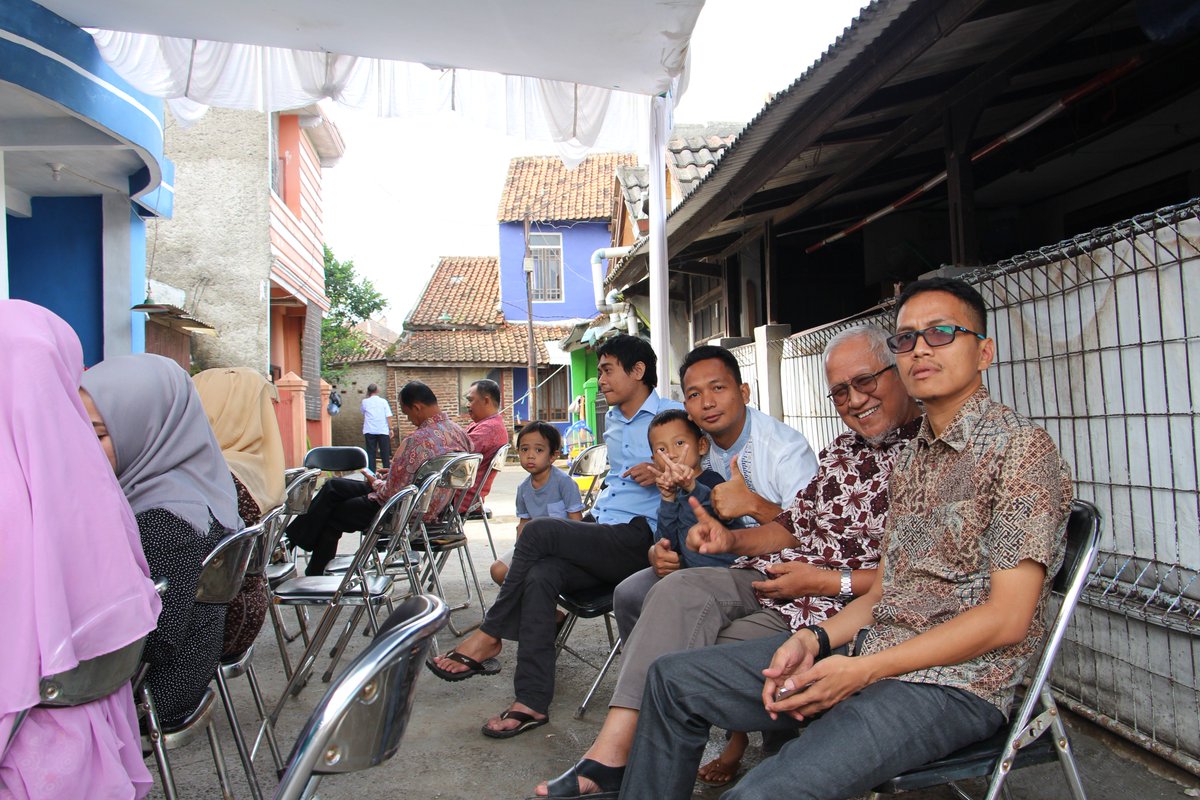 Danistiaone's tweet photo. sebuah hajatan.... #wedinginvitation #hajatan #kumpulkeluarga #family #kondangan https://t.co/fObFBEBZ3Y