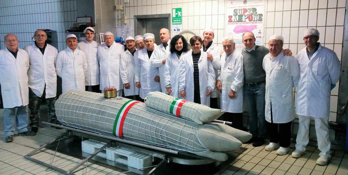 840kg !!! SuperZampone 2016
Domenica 11 dicembre si mangia in piazza !