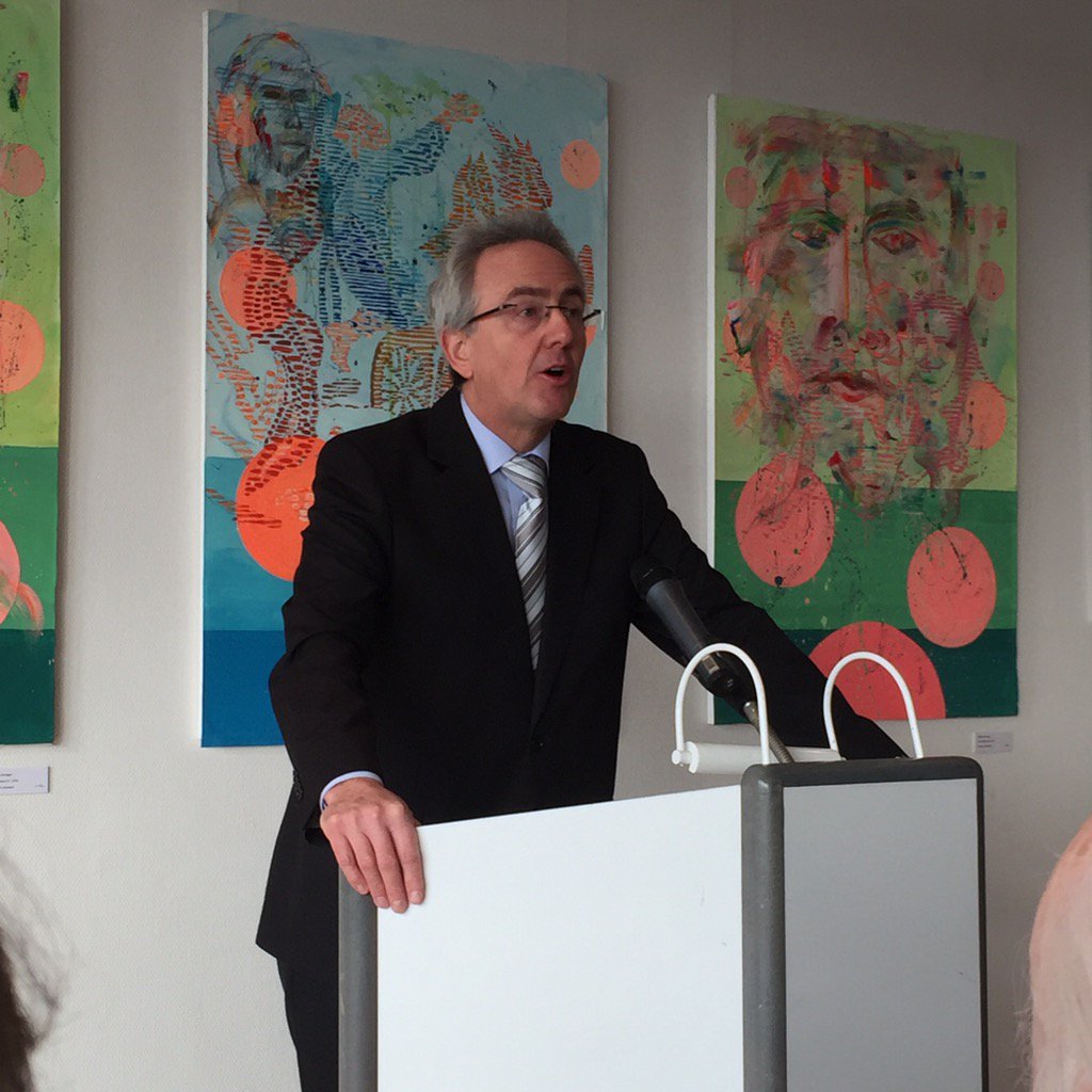 dagmarmetzgerWN's tweet photo. 'Same procedure as every year' so OB #Hesky zur # Ausstellung der #Künstlergruppe #waiblingen @zvw_redaktion https://t.co/VvPVvlftAH
