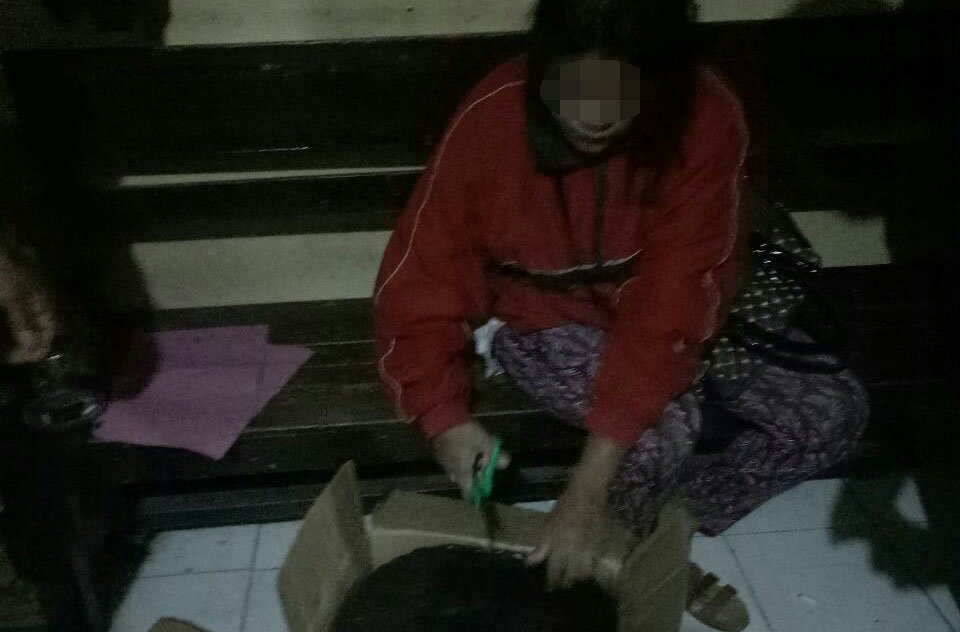 kabarbutoncom's tweet photo. Polisi Tangkap Wanita Pembawa Bahan Peledak - https://t.co/EYiPKBo8mi https://t.co/OLRVyE2TKW