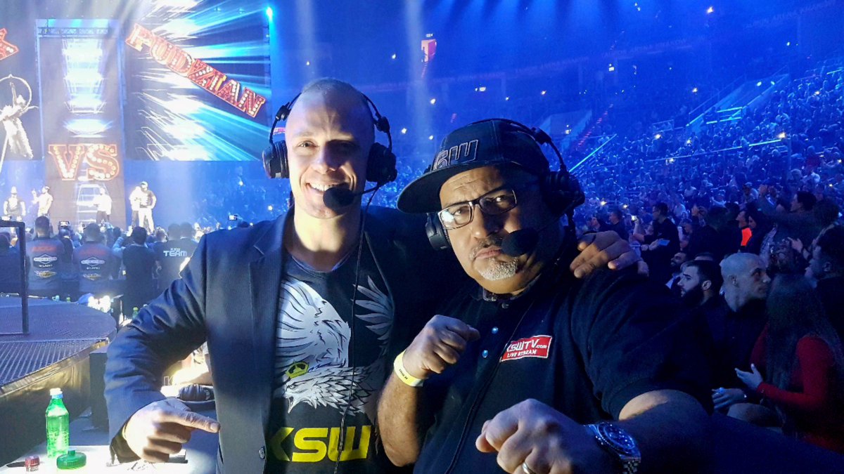 2flyingdutchmen's tweet photo. Amazing night @KSW_MMA calling the international broadcast. Can you spot the cirque du soliel dancers?
#KSW37 #MMA #Krakow #Poland #Polska https://t.co/0YO10ofpYA