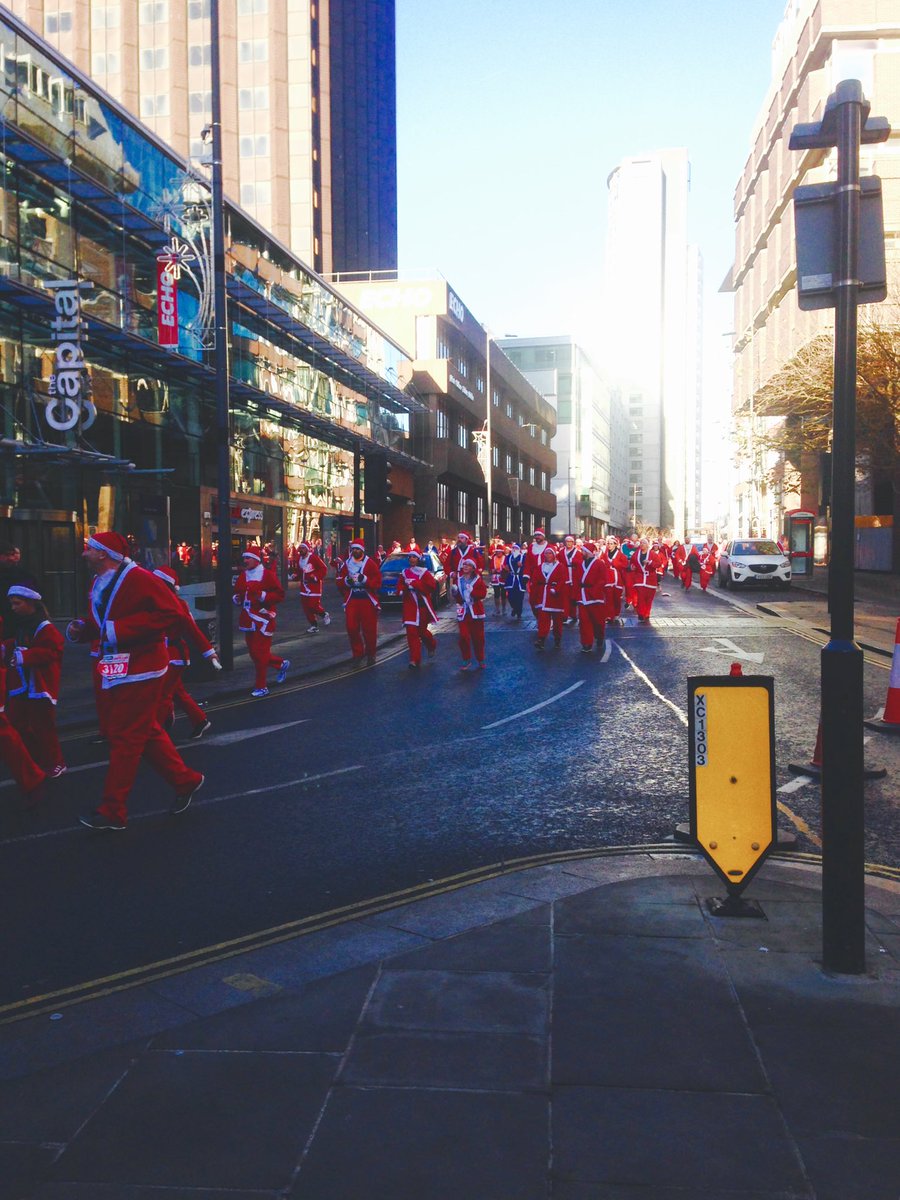 WandersoleUK's tweet photo. Amazing to see all those runners out there on this chilly Sunday. Congratulations #santadash #liverpool #redorblue #christmas #wandersole https://t.co/UlBSPeJ8b2