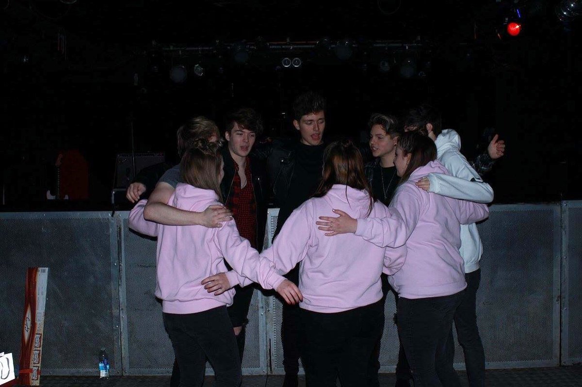 ChloexOlivia's tweet image. 'little do you know I'm up every night at 11:11 wishing for you' 🤗✨💖