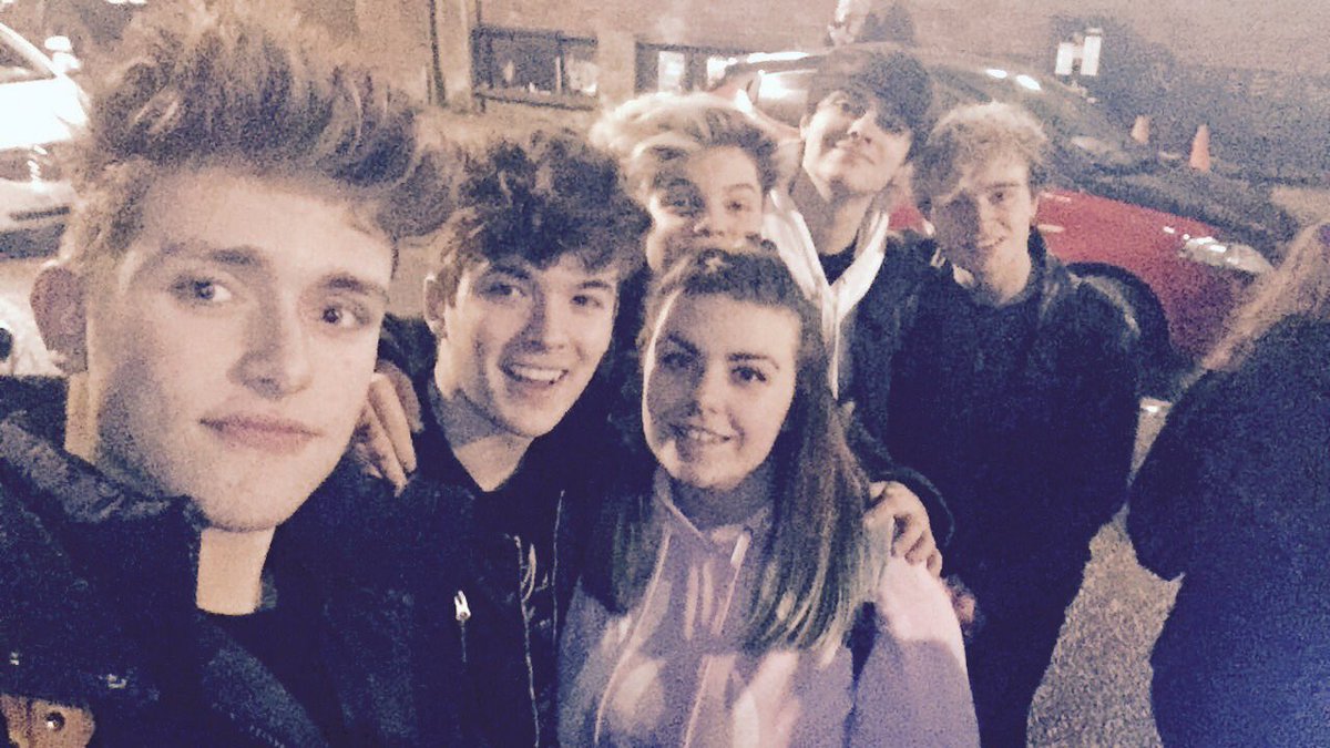 ChloexOlivia's tweet image. 'little do you know I'm up every night at 11:11 wishing for you' 🤗✨💖