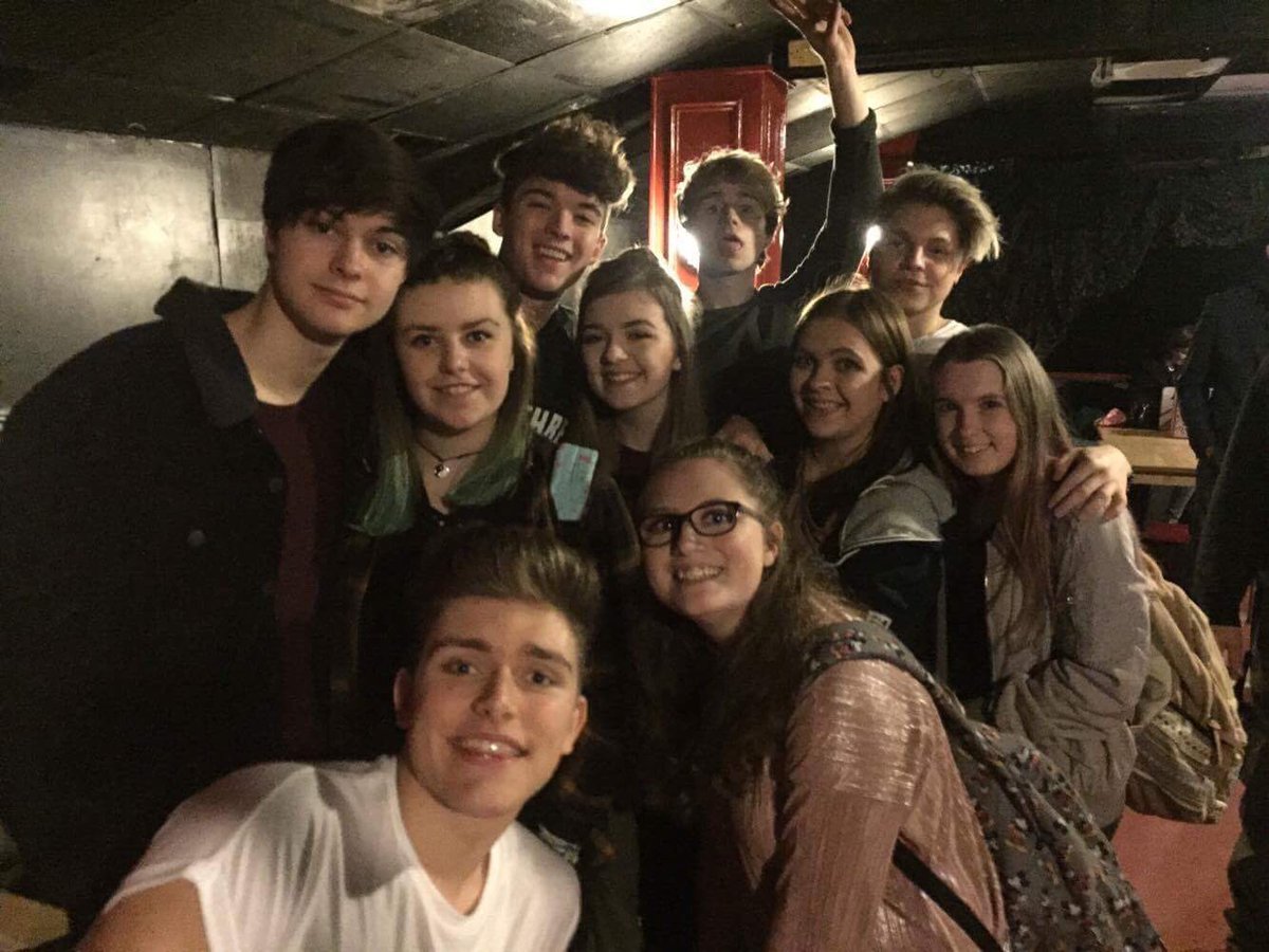 ChloexOlivia's tweet image. 'little do you know I'm up every night at 11:11 wishing for you' 🤗✨💖