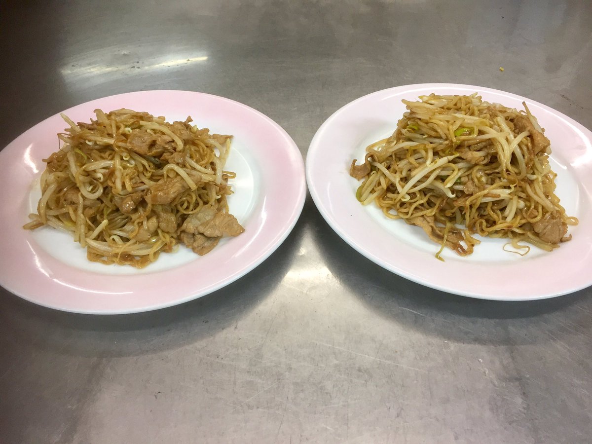 やっこい 夜の賄いは 日田焼きそば クッキングパパのレシピを参考に したブログを参考にし 日田焼きそばを作ってみた 材料はこんな感じ ソースは ウスターソース2 醤油1 みりん少々 鶏がらの素少々 ラードで麺をこんな感じに焼き 出して具材も やっこい 夜の賄いは 日田焼きそば クッキングパパのレシピを参考に したブログを参考にし 日田焼きそばを作ってみた 材料はこんな感じ ソースは ウスターソース2 醤油1 みりん少々 鶏がらの素少々 ラードで麺をこんな感じに焼き 出して具材も