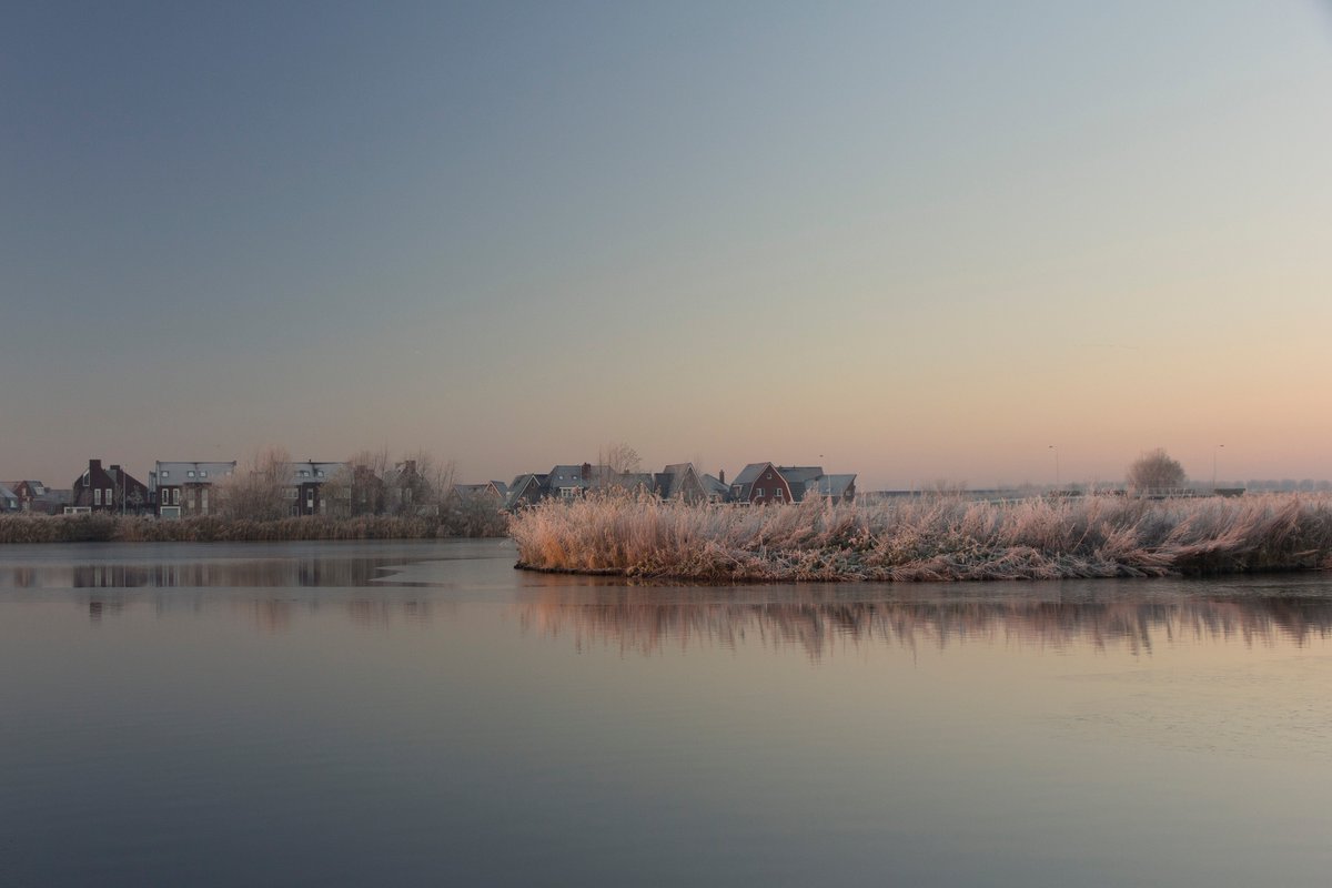 EdwinBroertjes's tweet photo. Prachtig #winter weer vanochtend in #Zeewolde.
#Flevoland #weerfoto #zonsopkomst #sunrise https://t.co/AOJGPHcGZq