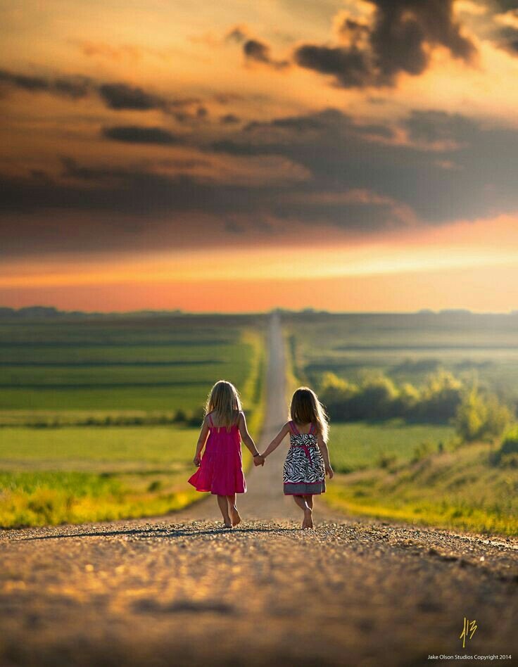 Razan820's tweet photo. سيعلم الاطفال يوماً
كم هو جميلاً ان يبقوا اطفالاً https://t.co/kFErFL13tt