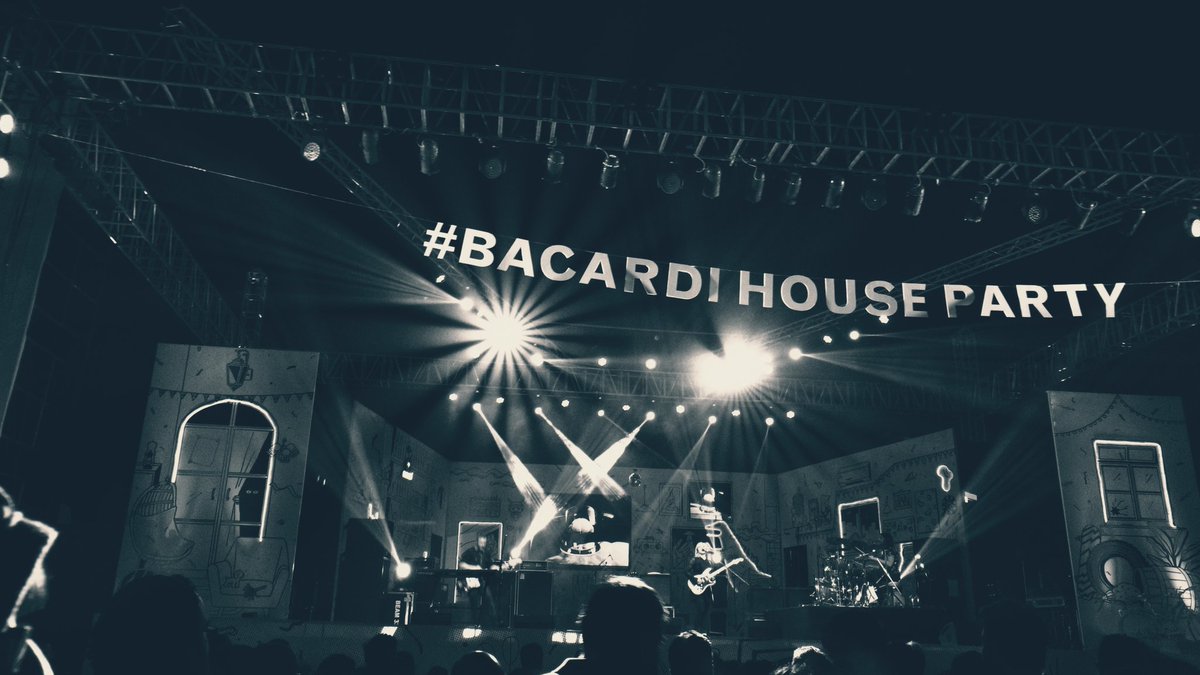 Joy Formidable was insane last night !! <a href="/skrattheband/">Skrat</a> <a href="/ShakthisreeG/">Shakthisree Gopalan</a> <a href="/NH7/">NH7 Weekender</a>  #HarmanAtNh7 #Nh7Weekender #Pune