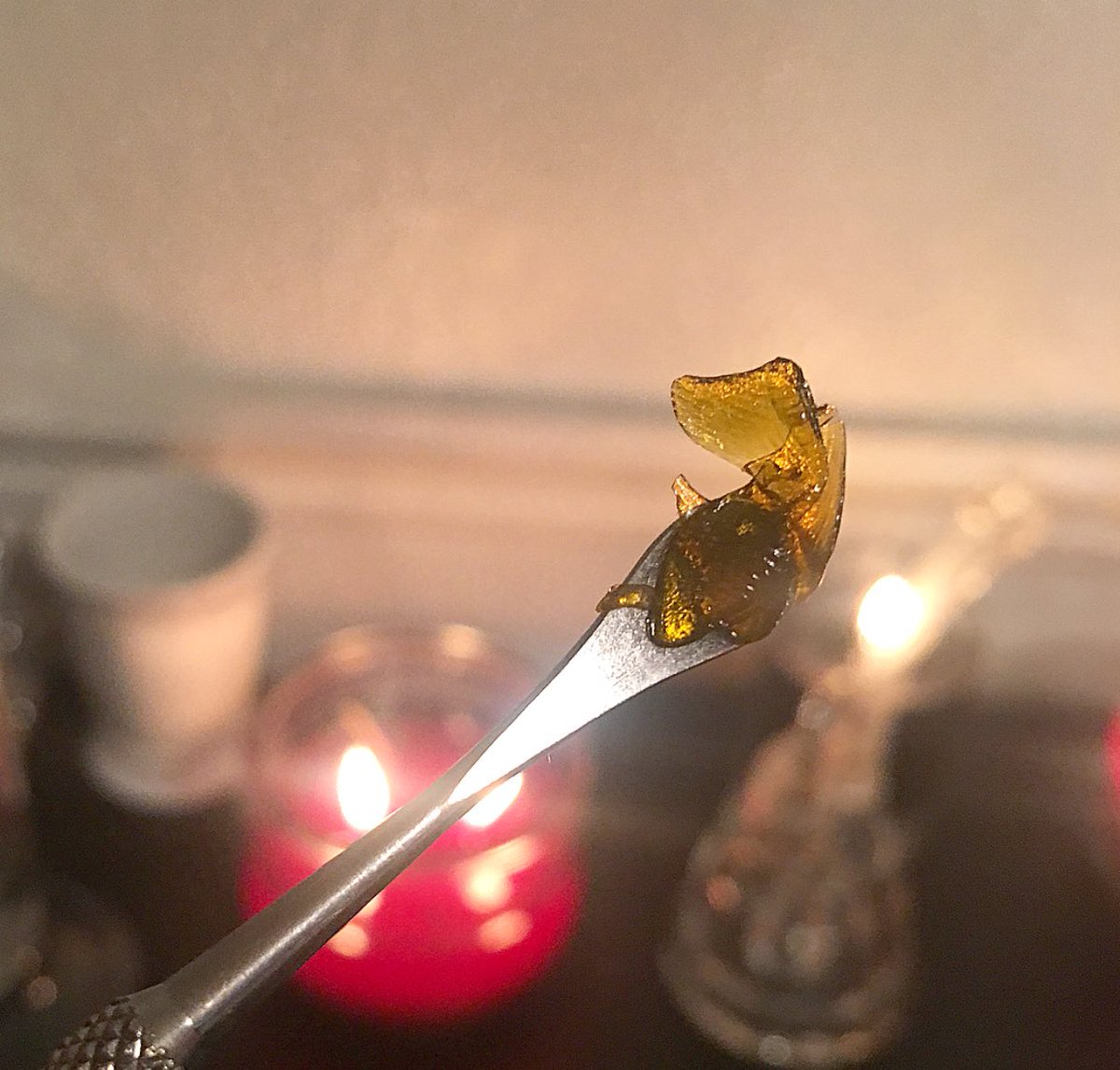 honeyyyhuff's tweet photo. Bedtime dab of Gorilla Breathe Shatter 🔥👌🏻 https://t.co/3bxWZJutSe