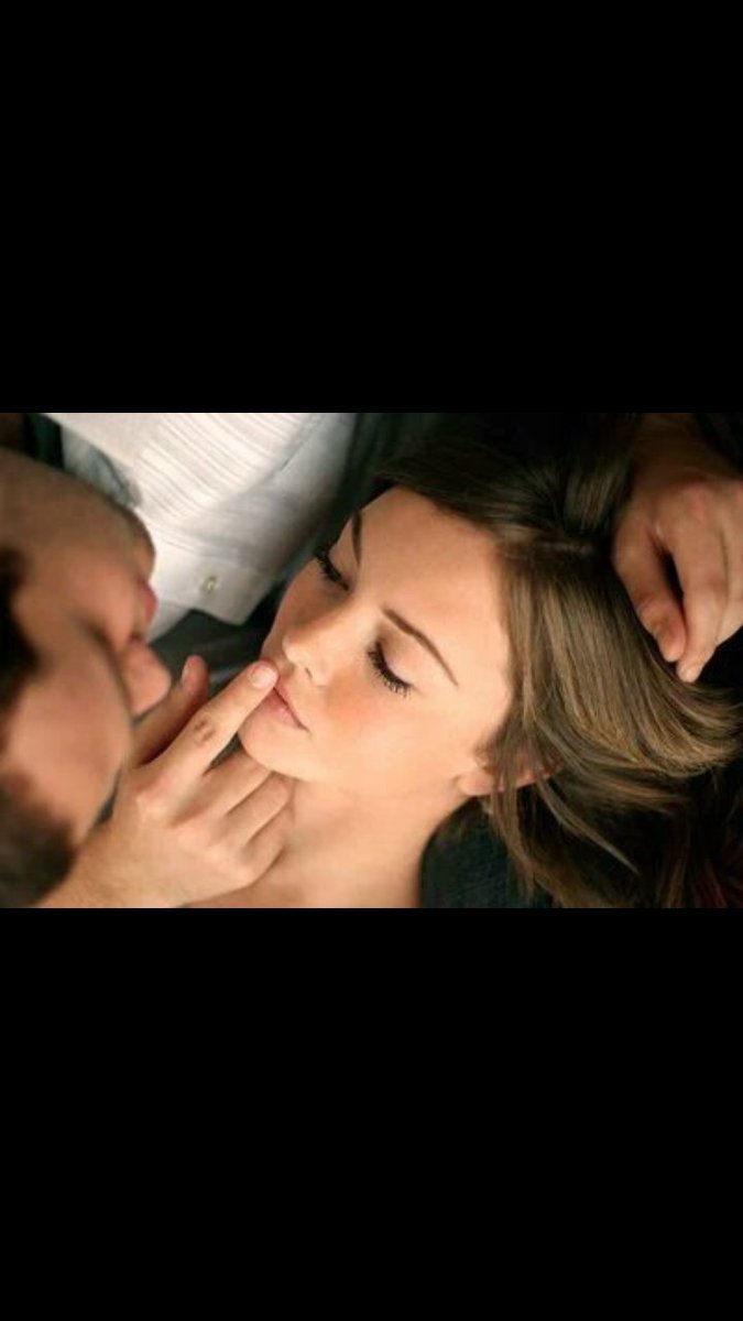 SadosumM's tweet photo. Her şeyden önce samimiyet gelirdi
SEVDA sırdı●
Sevilenin adına türküler yakılır ama onun ardından kimseye yakınılmazdı
Evveldi●
Güzeldi●
A https://t.co/UBMVTQKvBq