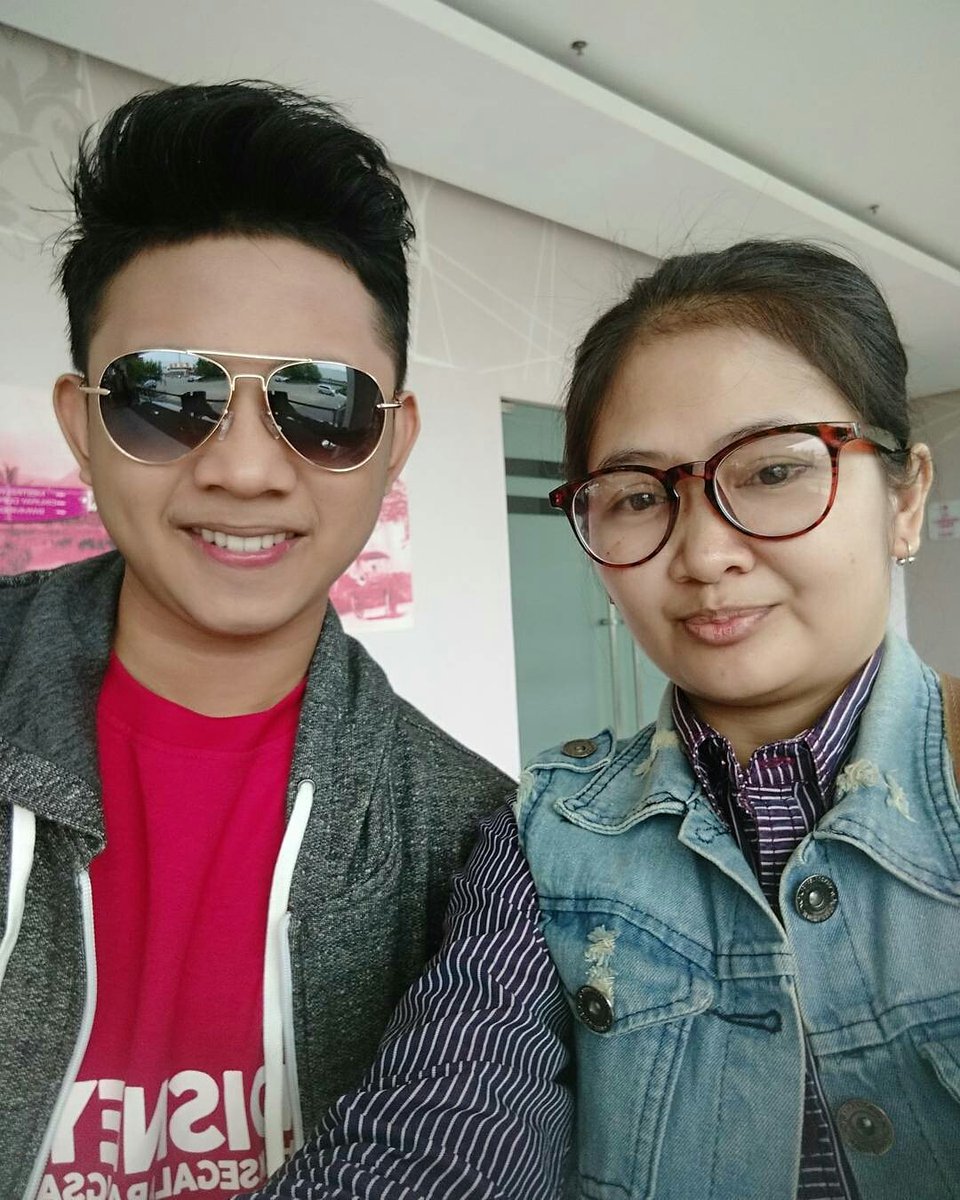 Senyumnx mengalihkan pandangankuuu <a href="/DA3_Rafly/">Muh.Rafly Heriawan</a> 

.

RAFLY MnG RAMAYANA GRT