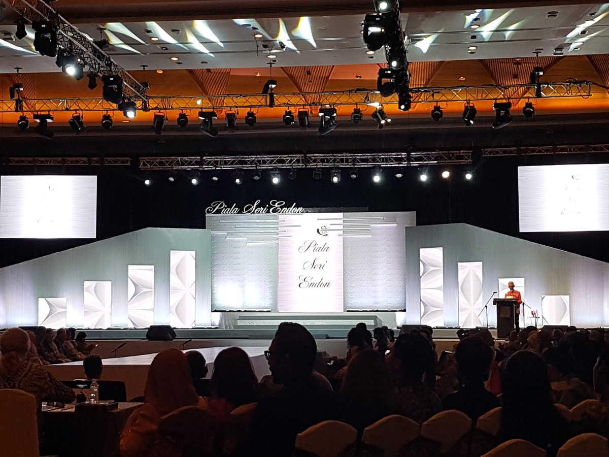 abe_zalee's tweet image. At prestigious Piala Seri Endon KLCC Convention Centre
#pse2016
#jameelastreet 
#fashion