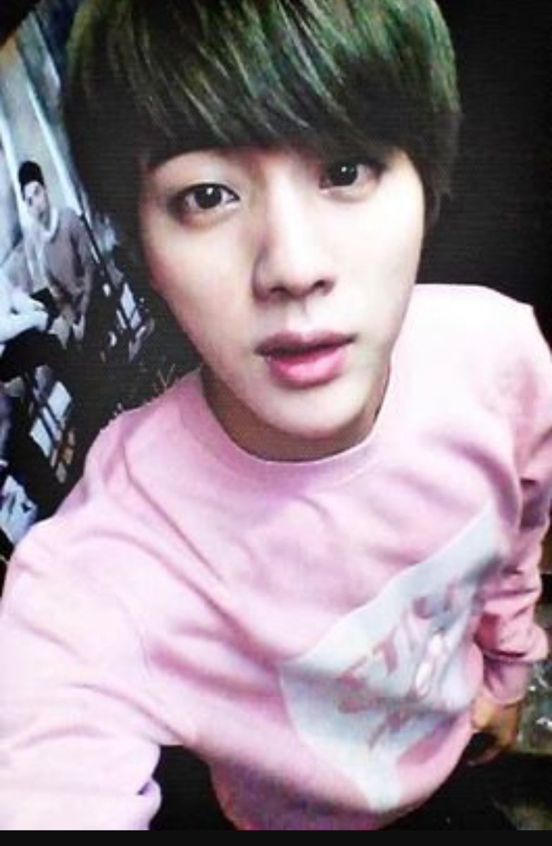 JUICYJIN92's tweet photo. #HAPPYJINDAY #AwakeWithJIN #25reasonsiluvJIN #princessjin #princessjinday
17. His favorite color is pink & his nickname is Princess Jin https://t.co/XoGllPtnh2