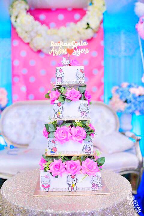 HuzairieYahya96's tweet photo. Aku sorang je ke yang rasa pelamin ni Comel gila. Ni yang buat tak sabar nak kahwin ni. Hai hello kitty 🙈😍💝💖💕 https://t.co/t3pOm8cuNR