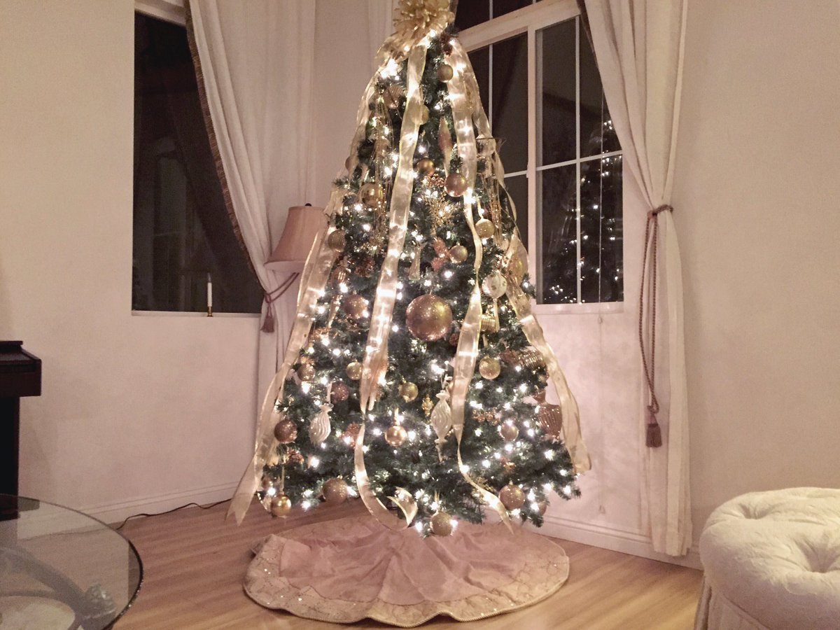 TheItMom's tweet photo. My current view this cold December evening in #Vegas...😍 #Holidays #Christmas #TheTehs @TheItDad https://t.co/wwJET3hQ2b