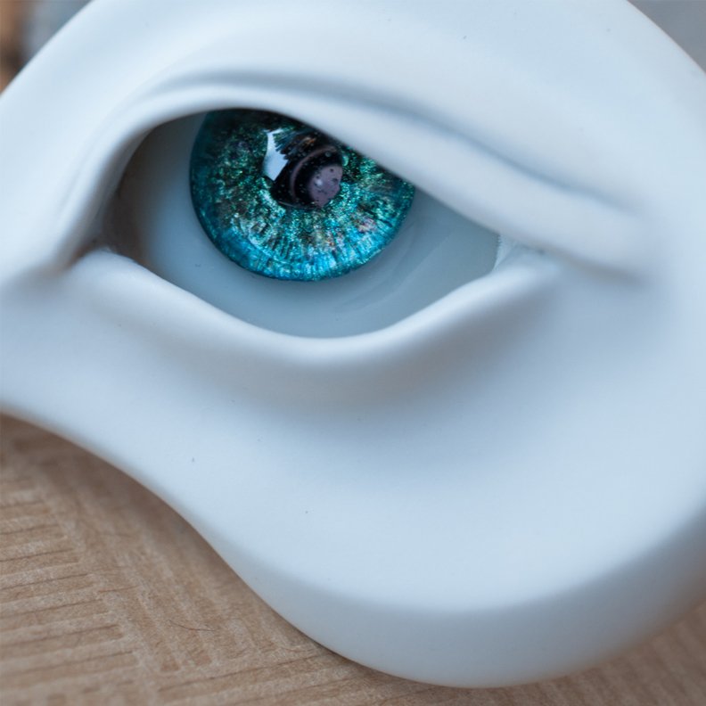 船越 Df54 土 G 113 そういえばこの間のdfで売ってた眼系アクセ セールストークで言ったり言わなかったりしてたんですけど いくつか除き角度によって色が変わる ような瞳にしてあったんで 今さらながら比較画像 1 2枚目と3 4枚目が同じだよ的な