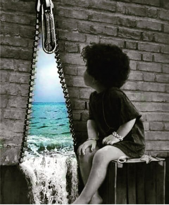 على حافة هذا العمر. .نجلس كالأطفال ولا ندري موج الحياة البعيد ماذا يخبأ لنا. ...صباح الخير