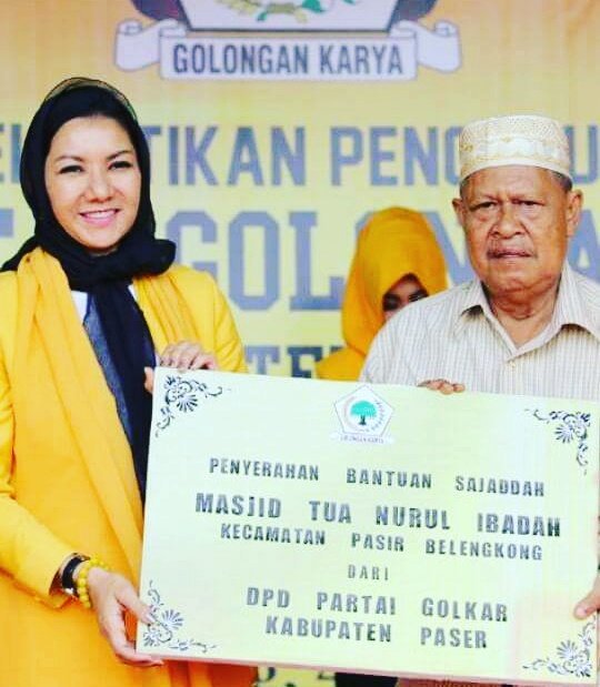 Pelantikan pengurus DPD Partai Golkar DPD Paser, Kaltim oleh Ketua DPD Partai Golkar Kaltim <a href="/ritawow_1973/">Rita Widyasari</a>
