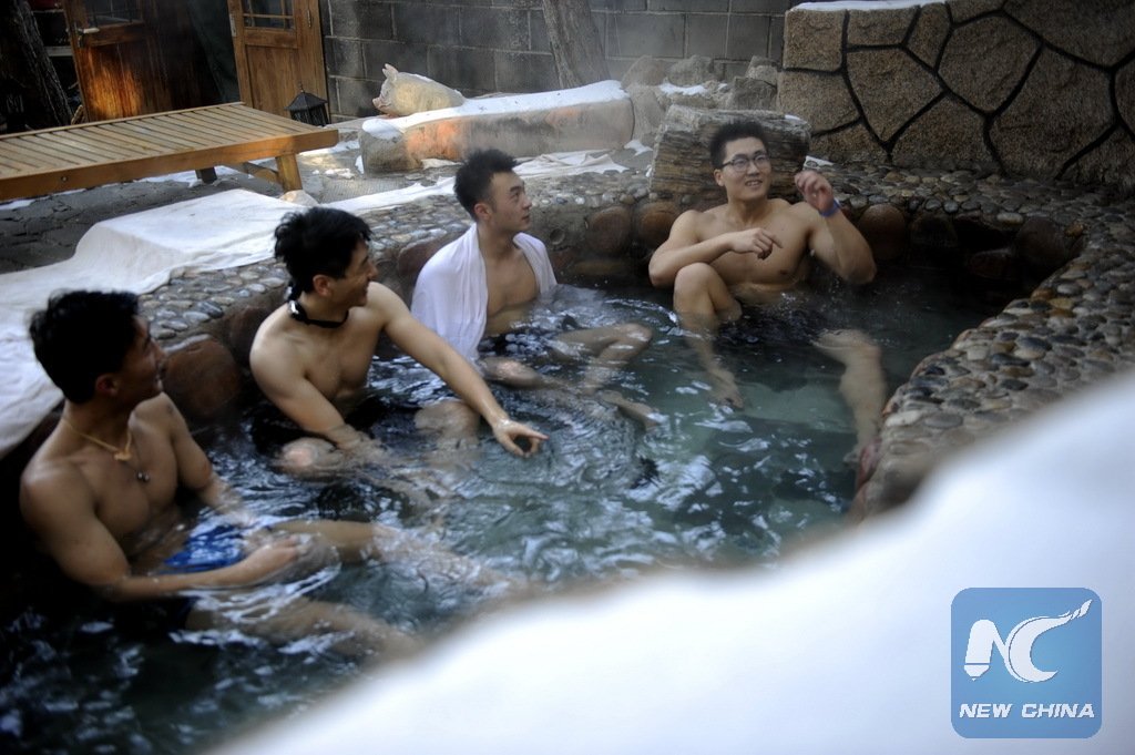 XHNews's tweet photo. Get warm in hot spring on cold winter days in China https://t.co/oN0ik30KwQ