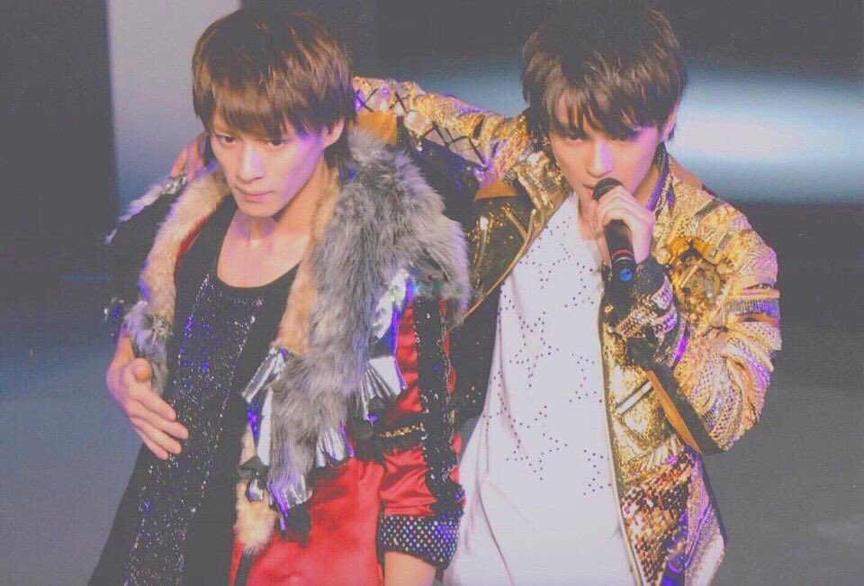 overflows0817's tweet photo. 佐藤です！🌹
思ったよりも今回のことについて反響があり。ご心配をおかけしてすみません。あと俺自身まだ運営が慣れてなくてメンバーの皆さんを戸惑わせて本当に申し訳ないです。反省😢
そして紫.耀のお母様の事もありまして、回復に向かってるらしく安心しました。
タグ変更！
#ショウリを掴め https://t.co/QlG8AeUdAs
