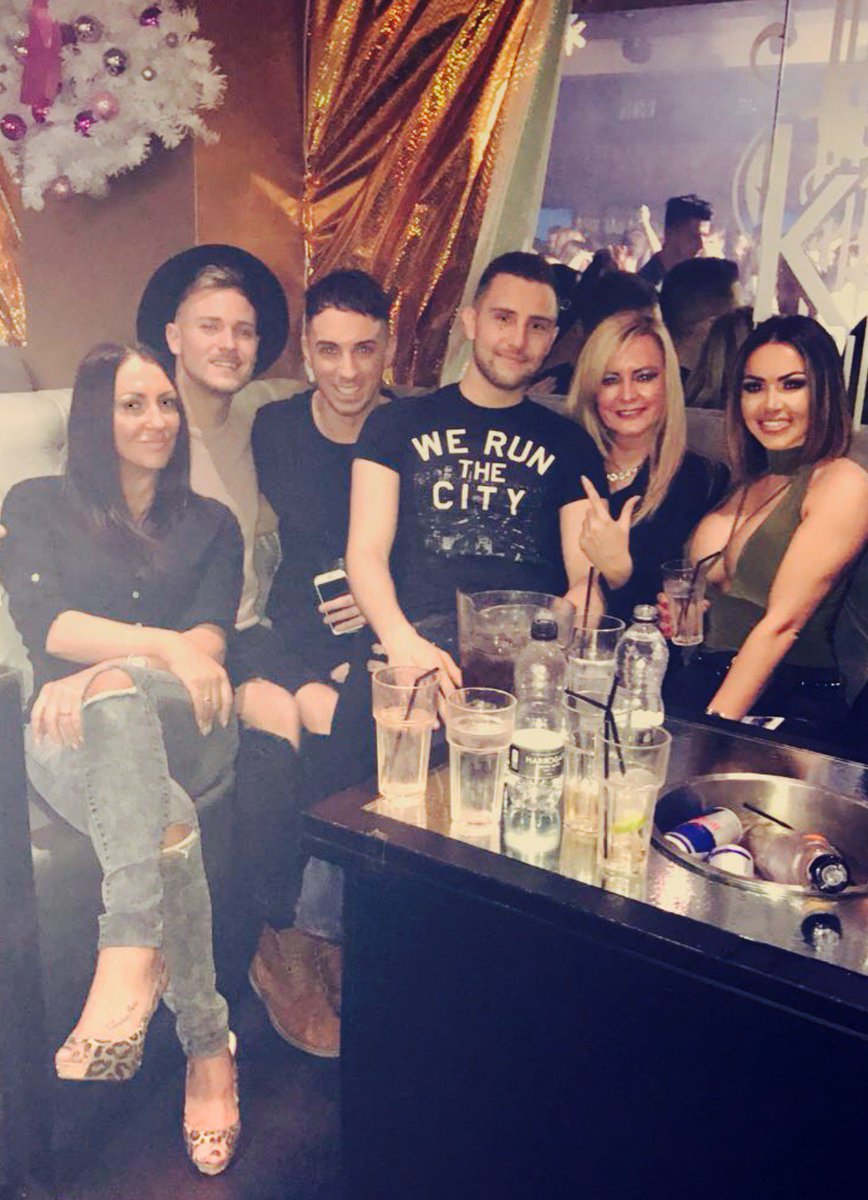 RapsBoutique's tweet photo. Always a good night out with da #squad  #kudatamworth https://t.co/MVlkRnqIIt