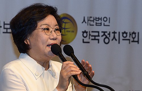 GObalnews's tweet photo. 새누리 방미 논란…이혜훈, 항의 문자에 “9일 새벽 도착, 반드시 탄핵 표결합니다” 답신 https://t.co/MtoliFmaSk #고발뉴스 https://t.co/ELSrwZqRuo
