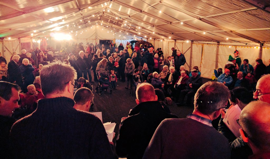 Roedd naws ac ysbryd y Nadolig yn gryf yn nathliad cymunedol Aberaeron pnawn ddoe. Diolch am y croeso a Nadolig llawen iawn i bawb! 🎶🎄🎅