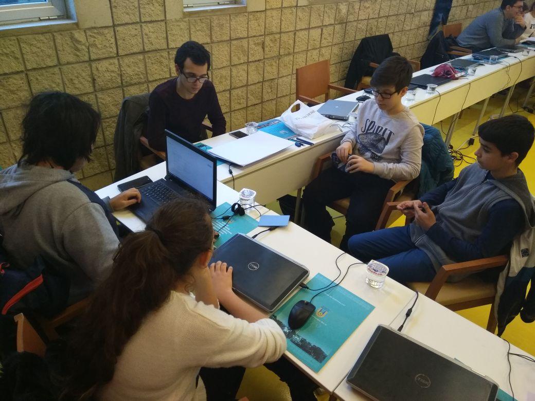 MertKutukoglu's tweet photo. Lüleburgaz'da ikinci gün de 30 süpersonik gençle tasarım odaklı düşünce, 3D tasarım ve arduino eğitimine devam! https://t.co/y2SU8RSzWz