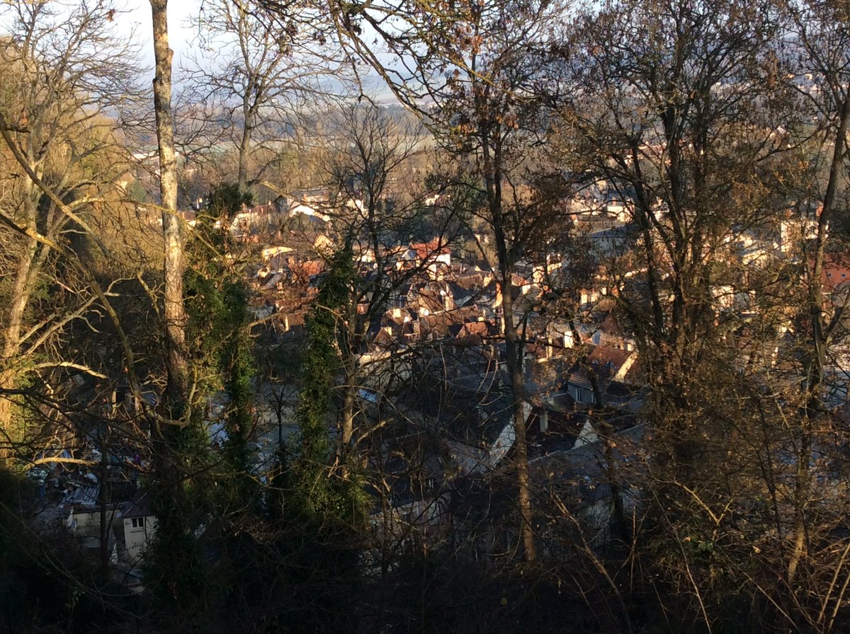 #MagnifiqueBourgogne #Tonnerre et ses toits, oui la Bourgogne est magnifique <a href="/Patrim_tonnerre/">Patrick.eth</a> <a href="/ot_tonnerrois/">Tourisme Tonnerrois</a> <a href="/YonneTourisme/">Agence Yonne Attractivité</a> <a href="/igersbourgogne/">igers Bourgogne</a>