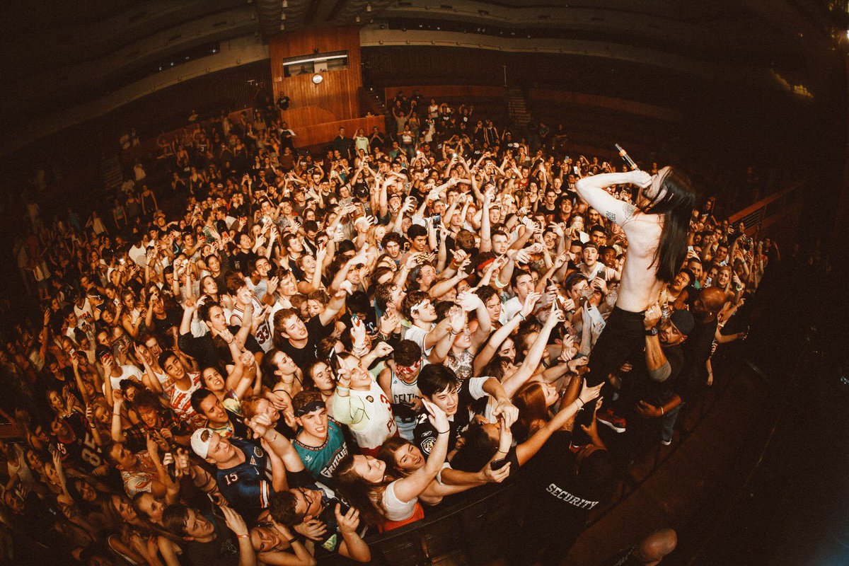 This is me teaching #Aoki101 at #DickinsonCollege in Pennsylvania. 🎓🎓🎓 https://t.co/qddXJUAwpa