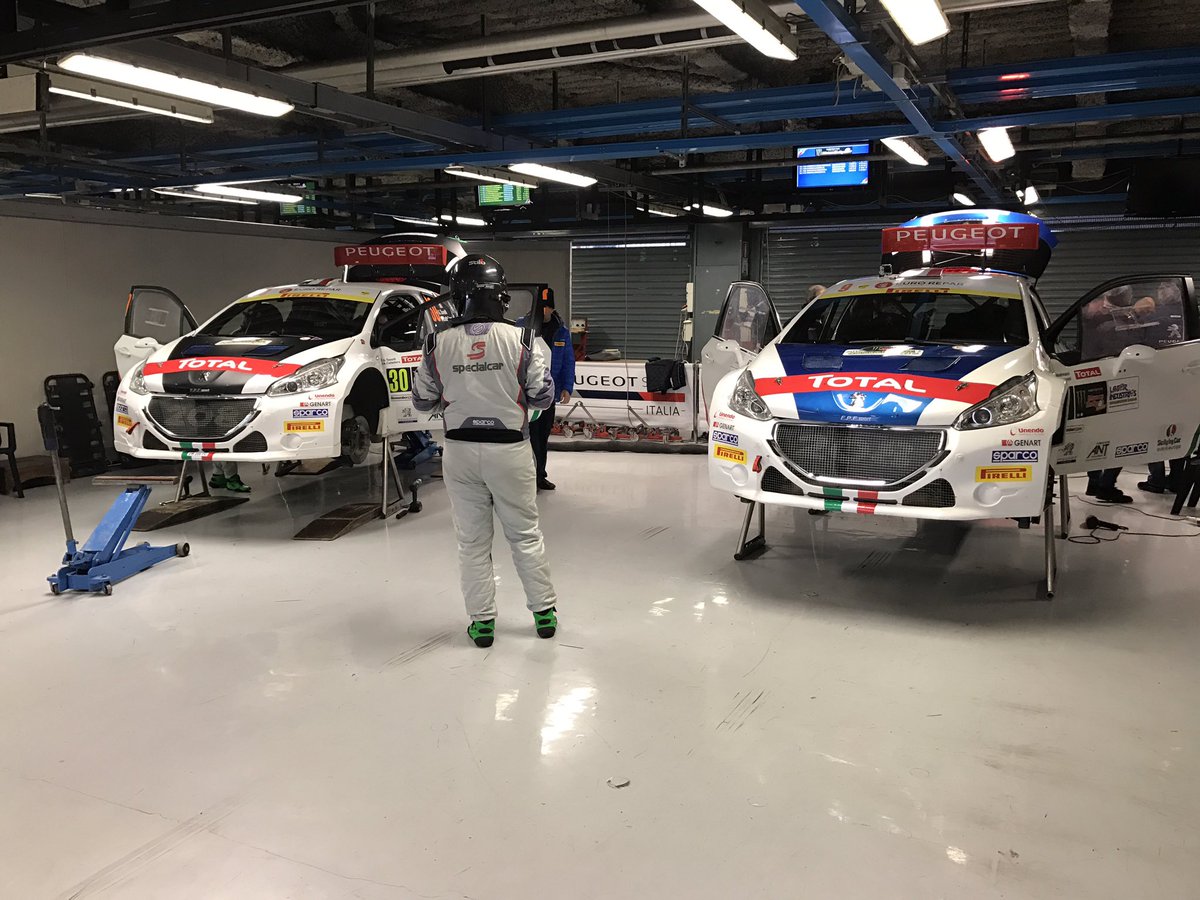 fefinus's tweet photo. @Peugeotcrew saluta @peugeotitalia grazie di tutto ! Magnifici come sempre https://t.co/o2TH3DwUqh