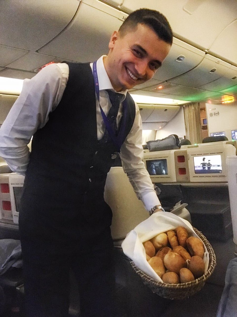 aMrazing's tweet photo. Babang Ozgur yang aslik Turki menawarkan roti disertai senyum. Mau, dek? #flyturkish #turkeyasalways https://t.co/Y0I8iI5Fbe
