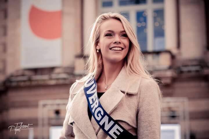 teamoceanemiss's tweet photo. @OceaneFaureOFF tu es trop belle à cherie je t aime fort ❤️❤️❤️ https://t.co/tSrxjv5cHe