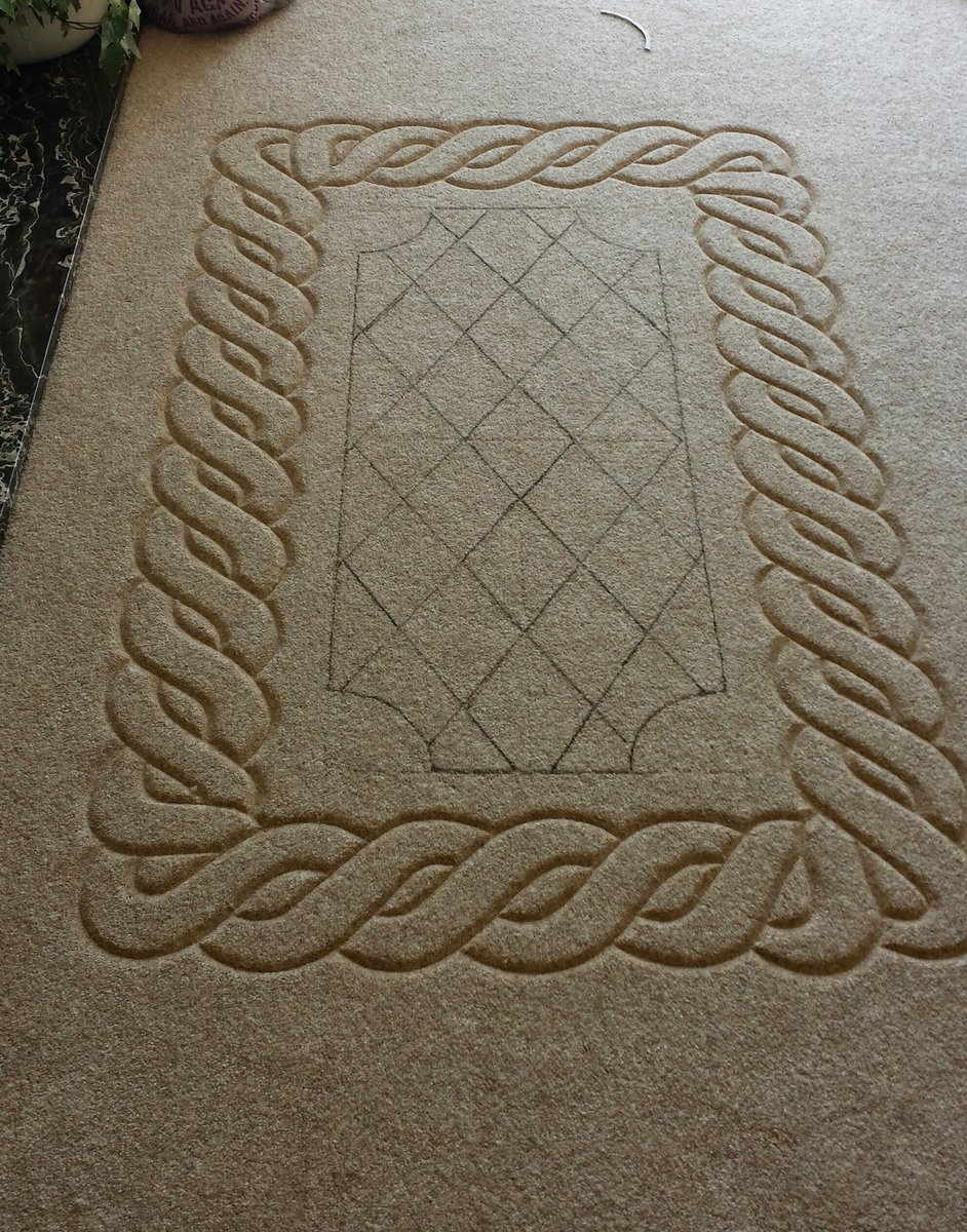 ColinCox57's tweet photo. Start / finshed stages hand carved rug creating bespoke carpet # Bespokecarpetsculpturing https://t.co/2ekpgboAfm