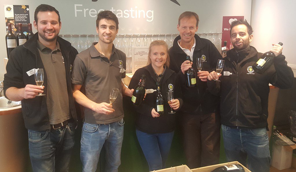 ChampagneJeeper's tweet photo. #Majestic #Wine #Richmond #London. Get the #Jeeper Taste! #Champagne #Champagnejeeper #Be_jeeper https://t.co/YKeCaER7lR