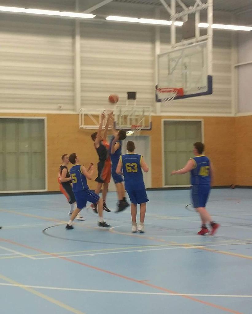 FlevoMusketiers's tweet photo. U18 verslaat @Akrides 1 met 46-29 na moeizame 1e helft. https://t.co/OpdRQhDqWt