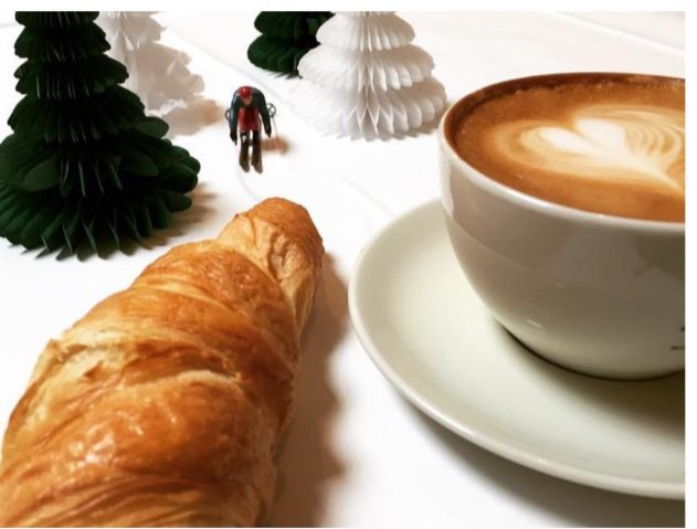 frankrijknl's tweet image. Eerst mijn croissant en café en dan ski ik graag met je mee.. ☕️️🎿#Sinterklaas #CaféSki #WintersportFR 
Win een reis frankrijk.nl/2016/11/win-ee…