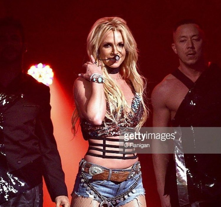 DailySpears's tweet photo. Britney performing at the #997TripleHoShow! 🔥 https://t.co/56fOwasYrt