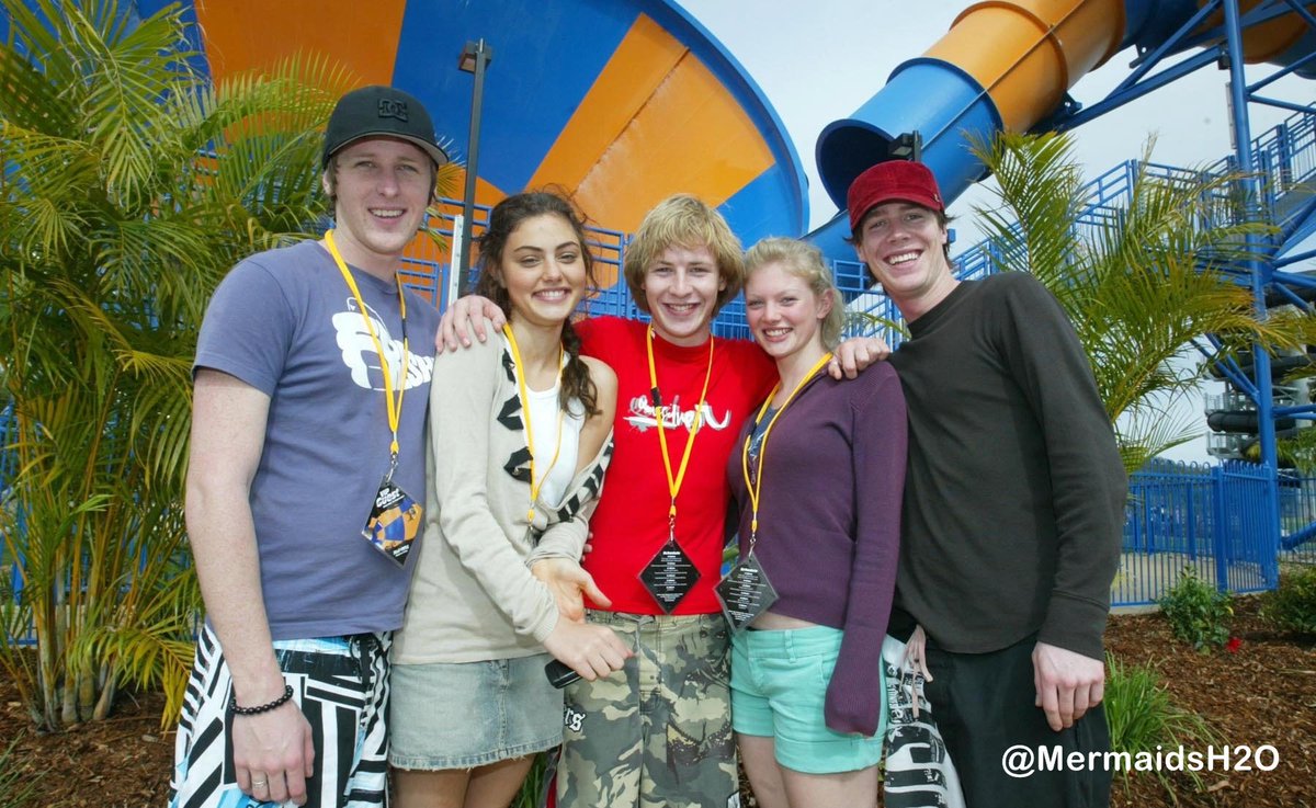 In Over Our Heads - H2O: Just Add Water (Series 2, Episode 11) - Apple TV  (BR), image size:1200x737