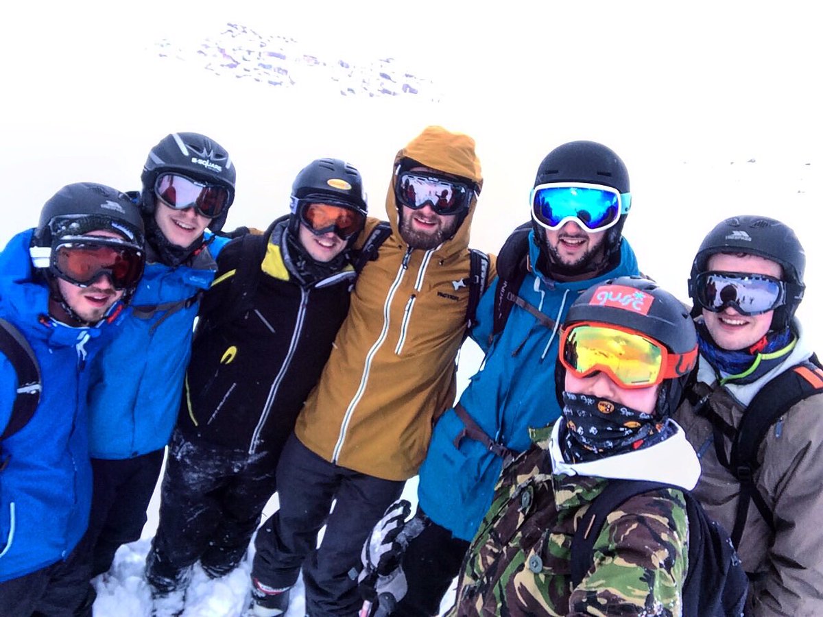 CalumPender's tweet photo. @trueGlasgow Blizzard selfie in Val Thorens on the ski trip #truesquadgoals https://t.co/PQuIHHLDkJ