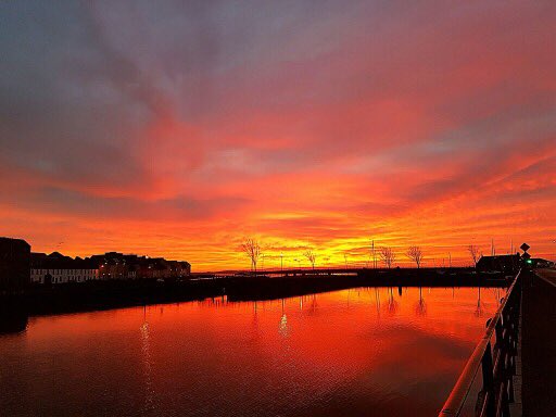 GalwayLatinQtr's tweet photo. Amazing Sunrise this morning @cathy196795 @GalwayLatinQtr @GalwayWalks @galway_hookers @The_House_Hotel @TheFrontDoor1 @HeadBistro https://t.co/uhdM0Uw7pg