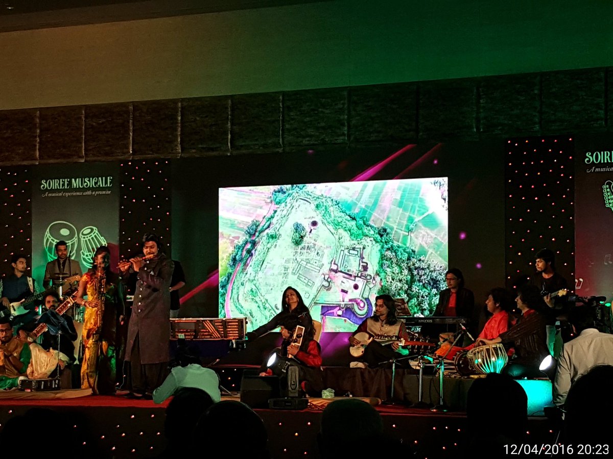 varunvaid's tweet photo. Amazing performance by @parasflute and group #soireemusical at #itme2016 https://t.co/mTPRgPNAsu