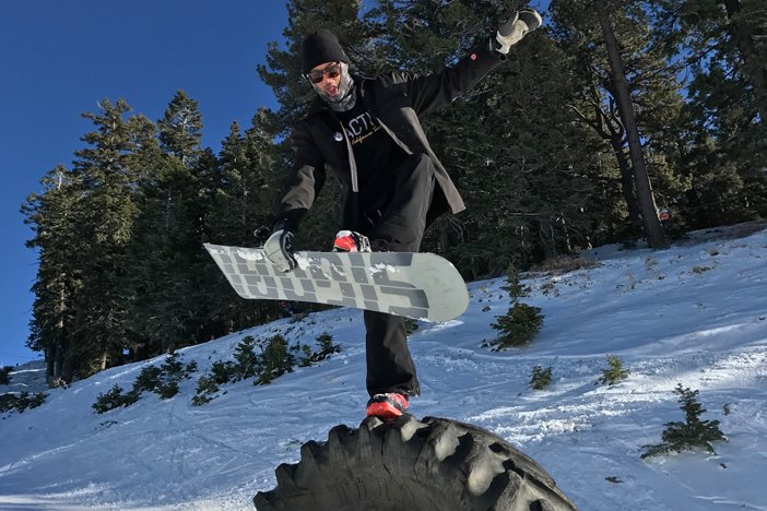 mthigh's tweet photo. Park Staff has been beefing things up with the new snow. Major park rebuild Monday Thursday while night riding is paused. #mhigh https://t.co/s0rbvltefa