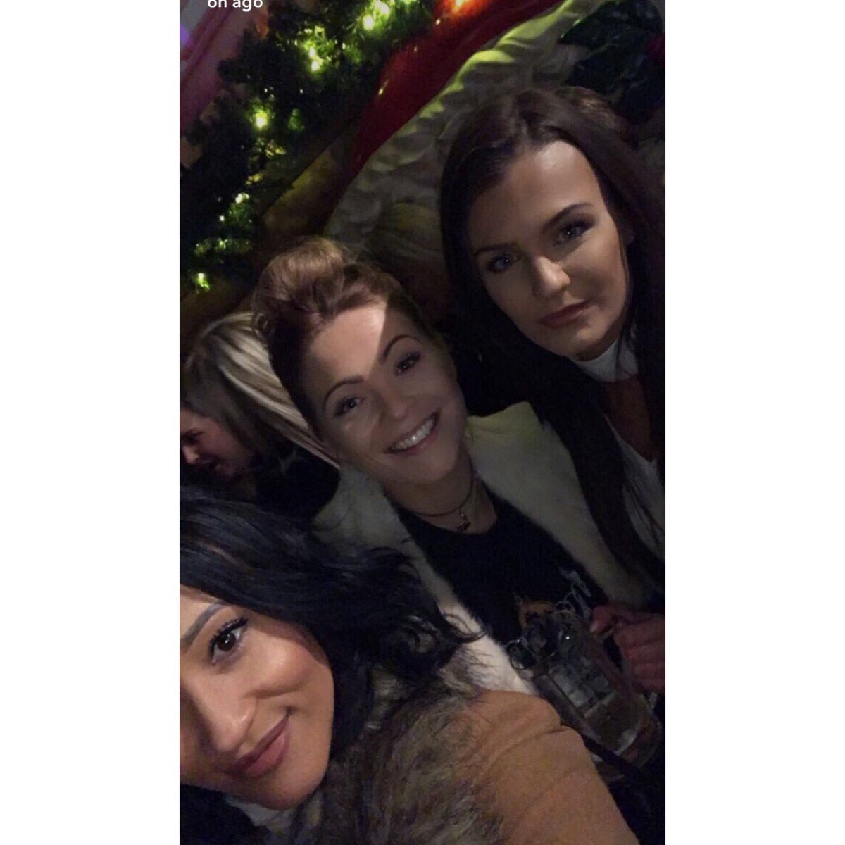 floedwardss's tweet photo. Feeling very Christmassy after last night to say the least 🎄🎅🏼🎁🍷🍻 https://t.co/LtgHaCou0g