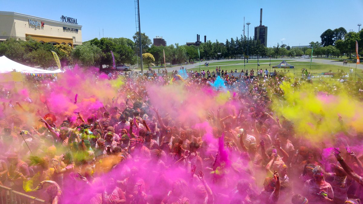 ¡Muchas gracias a todos los que nos acompañaron en #TheColorRunPortalRosario y se sumaron a la fiesta más colorida! 🙌🎶🎉