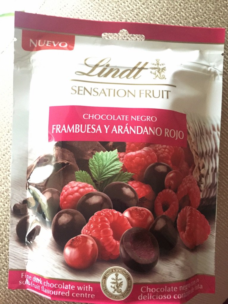 Sofá, serie, mantita y un capricho de <a href="/Lindtespana/">Lindt España</a> 😋
