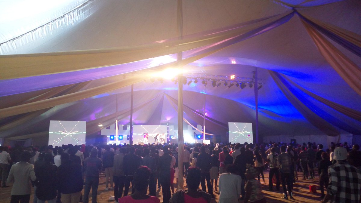 SirKosgei's tweet photo. @DaddyOwenLive Groove Male Artist of the year LJ Maasai performing now #DaddyOwenLive https://t.co/2XRo7rtUqu